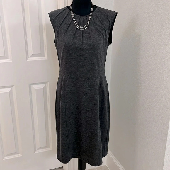 Sharagano Dark Gray Stretch Knit Career Office Knee Dress Sheath Sleeveless Sz 8 - Picture 1 of 8